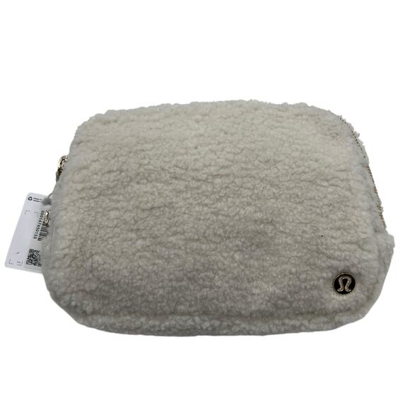 Lululemon Sherpa Fleece Crossbody Everywhere Belt Bag Gold Logo Winter White Y2K - Picture 1 of 16
